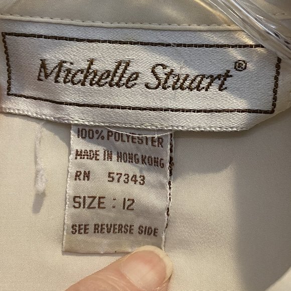 VINTAGE MICHELLE STUART -- Cream Blouse with Navy Trim/Navy Buttons/Navy Tie - Picture 15 of 16